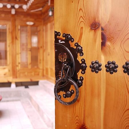 Haemil Hanok Guesthouse Сеул Экстерьер фото
